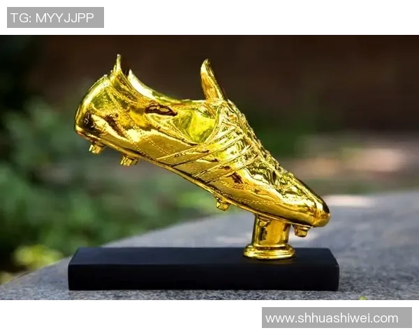 热销足球球星落地摆件打造球迷居家装饰与运动氛围新品推荐