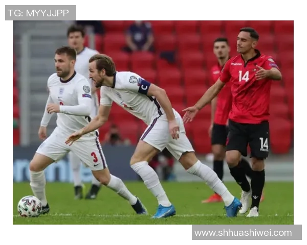 足球巨星惊喜现身赛场引爆全场观众热情欢呼瞬间点燃激情